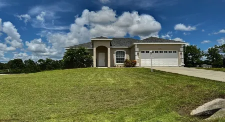 Charming 3-bedroom house in Serene Myakka City near Freedom Factory & Terranova