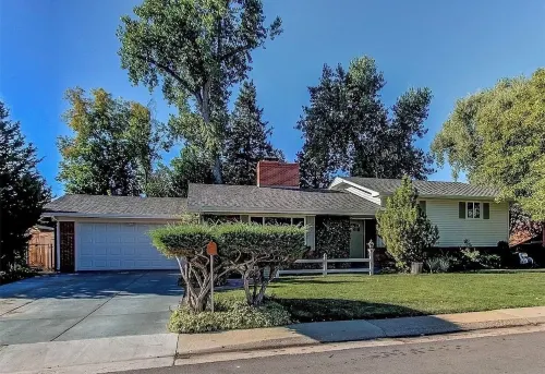 Adorable Bungalow Suite located on the west side of Denver with WiFi, AC
