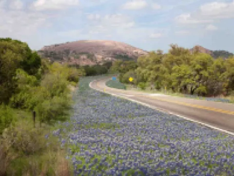 8b 4b nearby pool, Blanco, wine trail, town sq ブランコのホテル