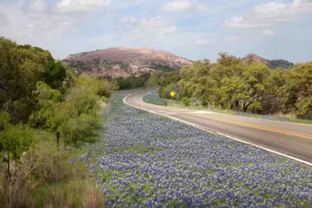 8b 4b nearby pool, Blanco, wine trail, town sq