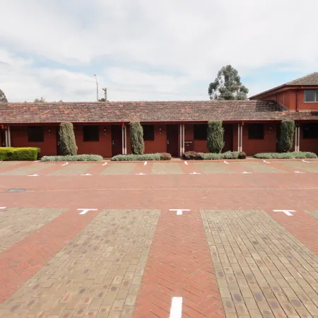 Sovereign Park Motor Inn