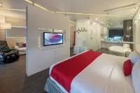 Ramada Encore by Wyndham Guadalajara Sur Các khách sạn ở Palomar