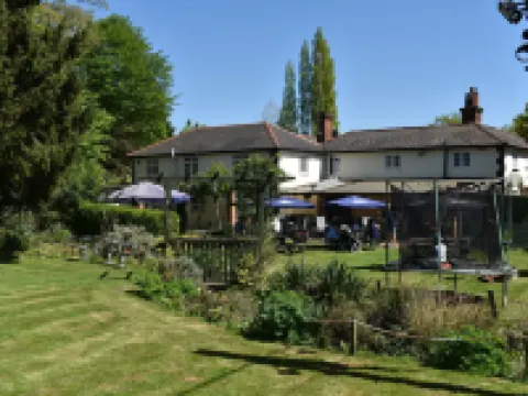 The Winchfield Inn โรงแรมในHook