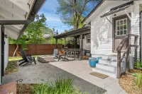 CSU 하이드어웨이 킹 베드룸, 백야드 오아시스, 전기차 충전기