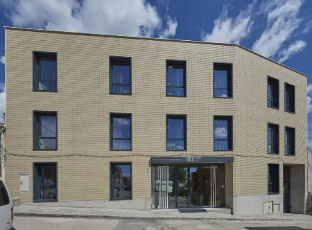 Hostelfly Отели рядом с достопримечательностью «Puesta De Sol Paracuellos-Torres Madrid»