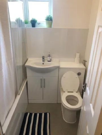 Small Modern Comfortable 2 Bedroom Apartment Cmyr