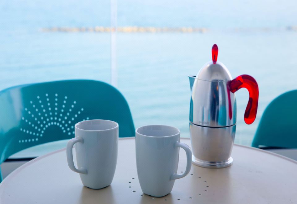 Hotel Limassol on the Beach Apartment, Dining, Café