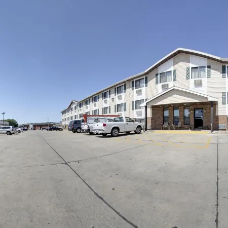 Super 8 by Wyndham Manhattan KS