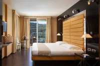 Hotel Kristal Palace - Tonelli Hotels - Adult Friendly - parking