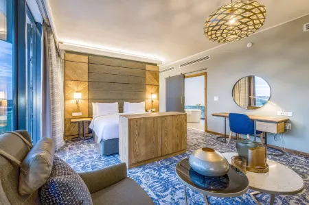 Radisson Hotel and Convention Centre OR Tambo Airport
