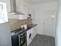 Inviting 2-Bed Apartment in Ilford Hotels in Woodford
