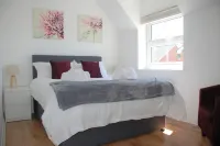 Coach House Hotels near Southampton Airport Parkway Railway Station