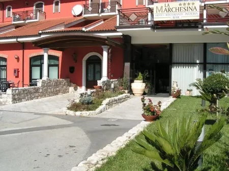 Marchesina Resort Srls Отели в г. Атена-Лукана