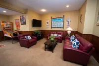 Luxury 6Br Solitude Ge- Indoor Bball Court, Private Tub 6 Bedroom Home by Redawning Hotels in Ludlow