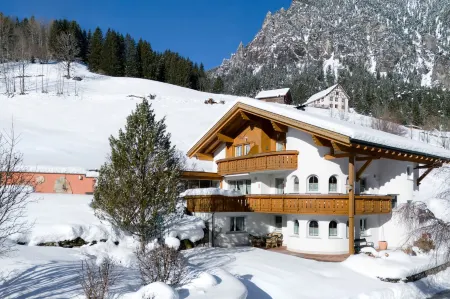 Haus Alvier - 2-zimmer Fewo Zimba mit Balkon