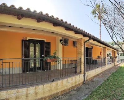 Agriturismo le Chiuse Hotels near Hangar