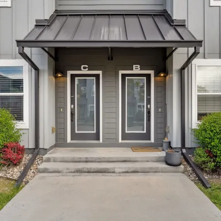 Spectacular Townhome Near Breweries and River District!