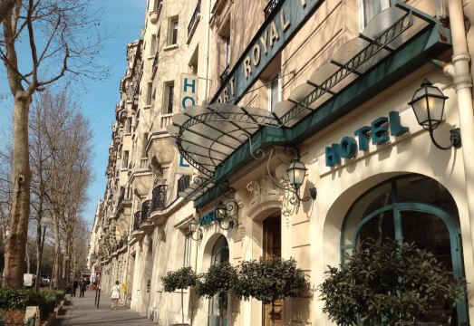 2. 포트 로얄 호텔..