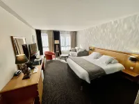 Domaine de la Foret D’Orient Hotel Restaurant Spa & Golf Hotels in Mesnil-Saint-Pere