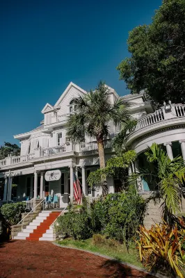 Amsterdam's Curry Mansion Inn - Bed and Breakfasts