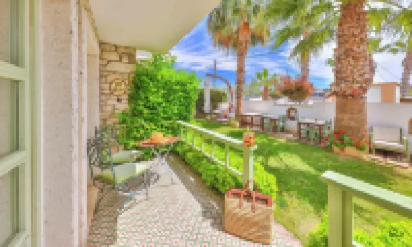Palas Alaçatı - Adult Only