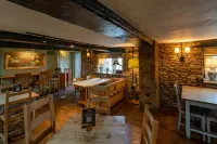 Crown Inn at Tolldown Hotel a Dyrham and Hinton