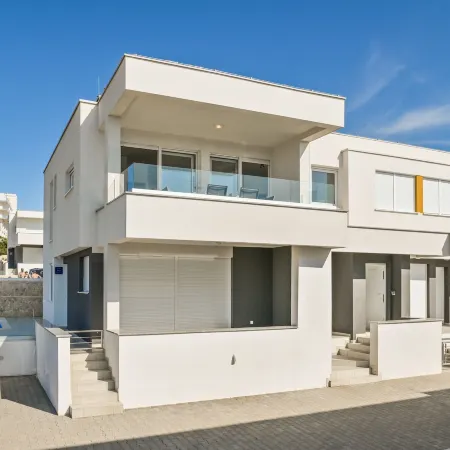 Funtastic C Apartment with Pool and Terrace