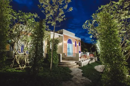 The Location Отели рядом с достопримечательностью «Samnaksong Sitthithamrangsri»