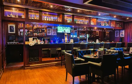 City Tower Hotel Отели рядом с достопримечательностью «O2 Spa Hilton Resort»