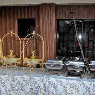 Brain B Hotel and Suites Dining/Meeting Rooms
