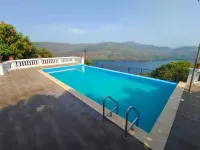 On The High Ground Hotel a Guhagar