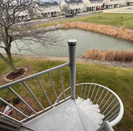 Cozy 1-bedroom condo in wonderful Oak Harbor with AC, WiFi 30” boat dock