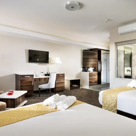 Swan River Hotel