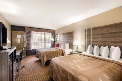 Quality Inn Paris Texas Hotels near Evergreen Cemetery