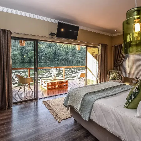 Bambuu Lakeside Lodge