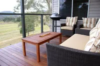 Yabbaloumba Retreat - balcony