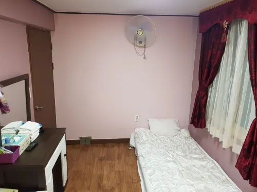 A Ji Hostel