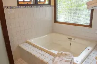 Bomtempo Itaipava by Castelo Itaipava - Hot Tub