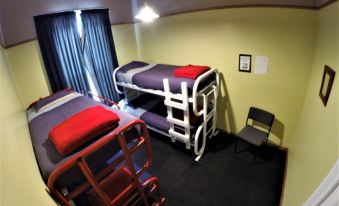 Bazil's Backpackers BBH Hostel & Surf School