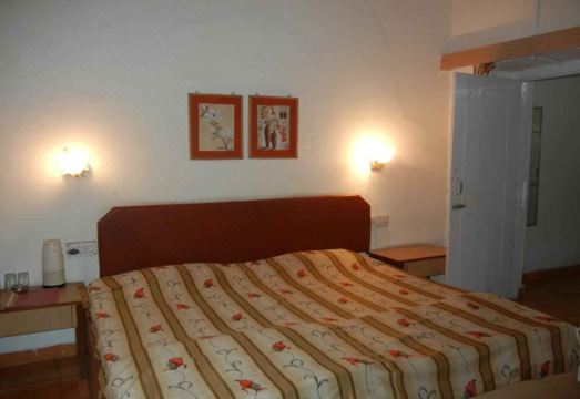 Hotel Grand Barrack - Housity