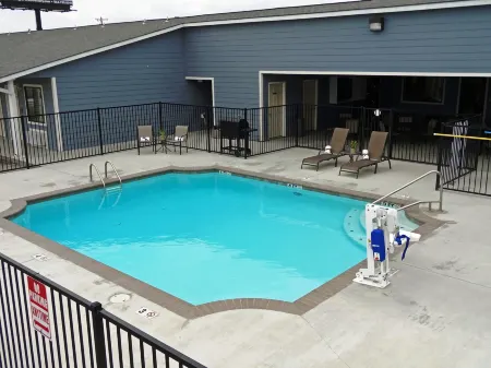 Kenedy Inn and Suites