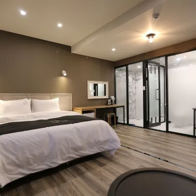 Hotel Leeds Hotels near Bogugsa