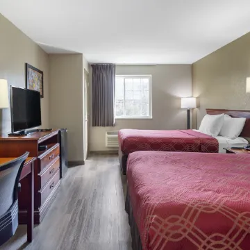 Econo Lodge Inn & Suites