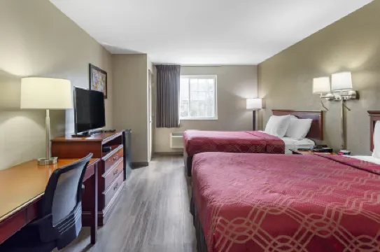 Econo Lodge Inn & Suites