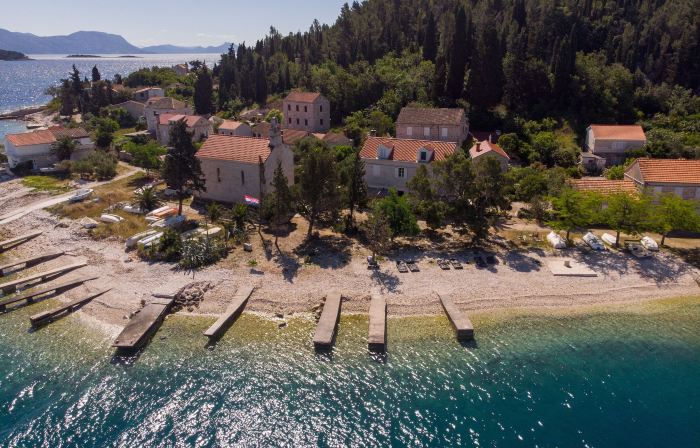 Vrnik Arts Club