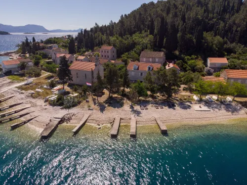 Vrnik Arts Club Hotels in Lumbarda