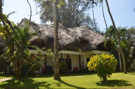 Blue Bay Village Отели рядом с достопримечательностью «Watamu Beach»