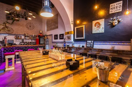 Apartamentos Jerez Отели рядом с достопримечательностью «Фортеця в Хересі-де-ла-Фронтера»