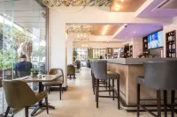 Belaire Suites Hotel - ที่มีบาร์