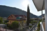 Hotel Vila Nino - Bergblick